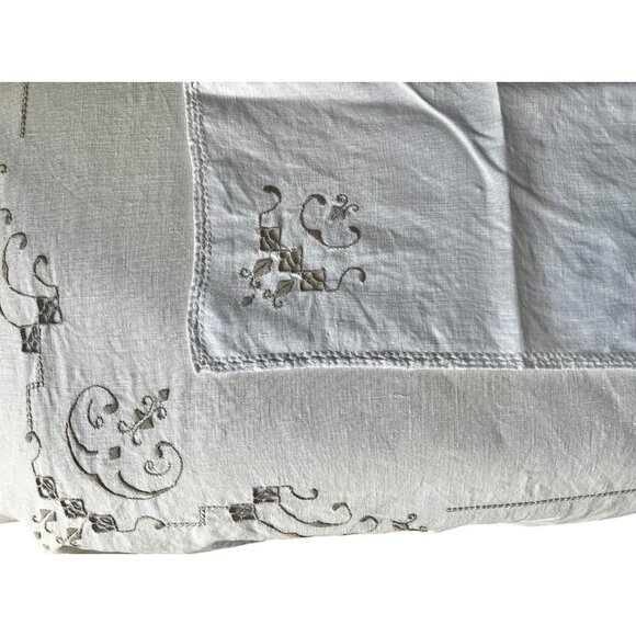 Hand Embroidered Beige Linen Tablecloth & 6 White Napkins Cut Outs - Picture 4 of 16